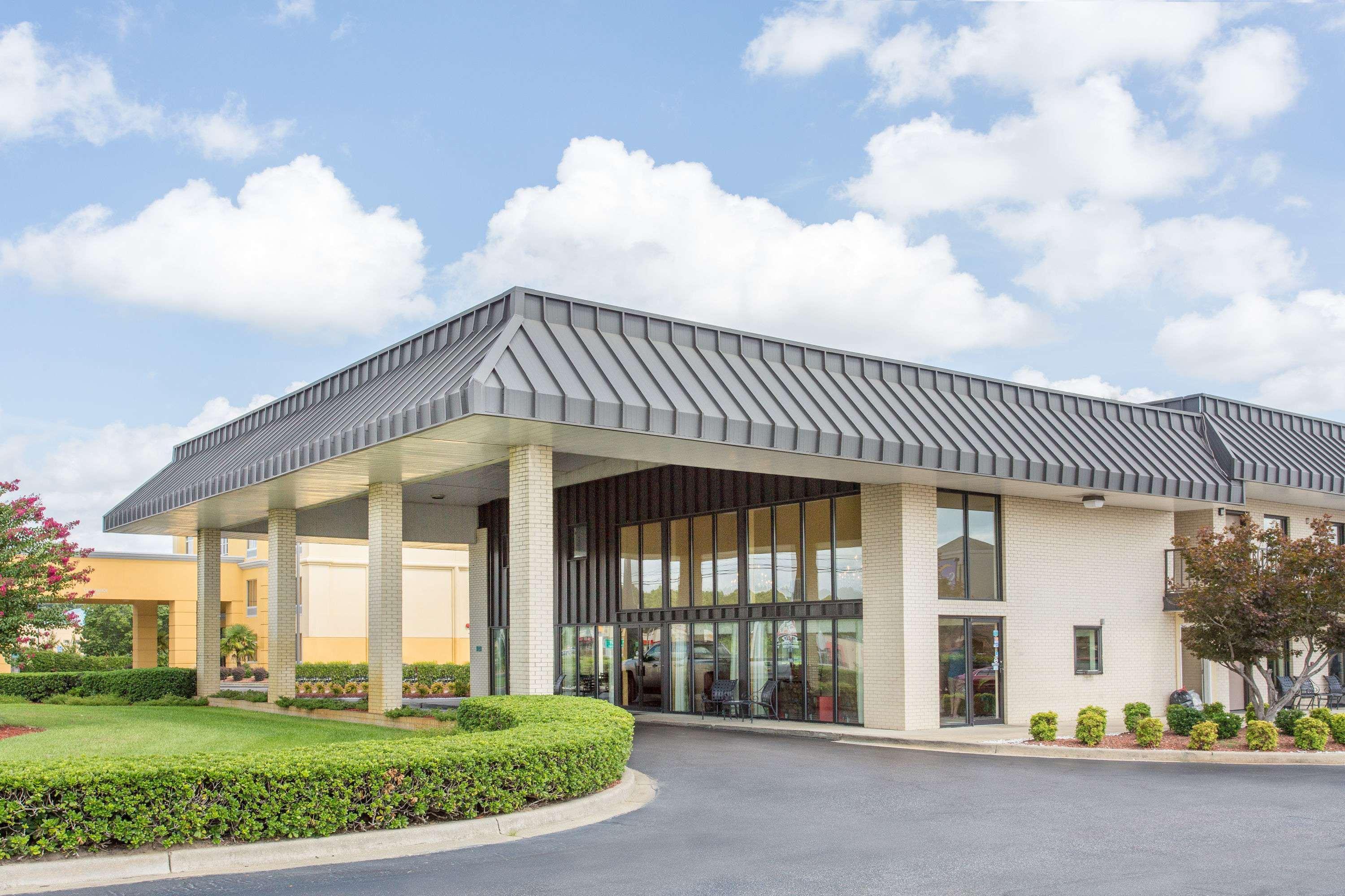 Days Inn By Wyndham Florence/I-95 North Exterior photo