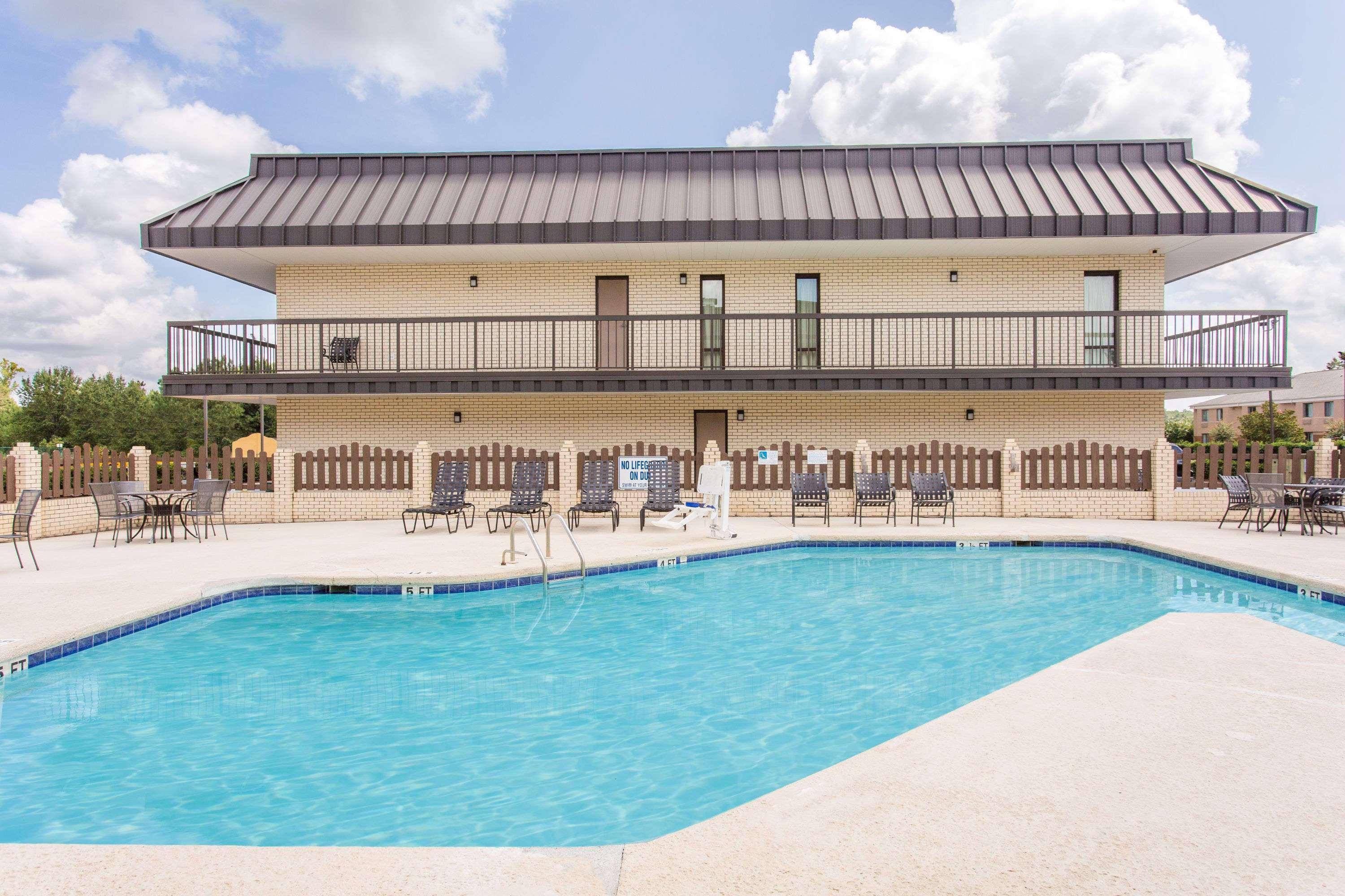 Days Inn By Wyndham Florence/I-95 North Exterior photo
