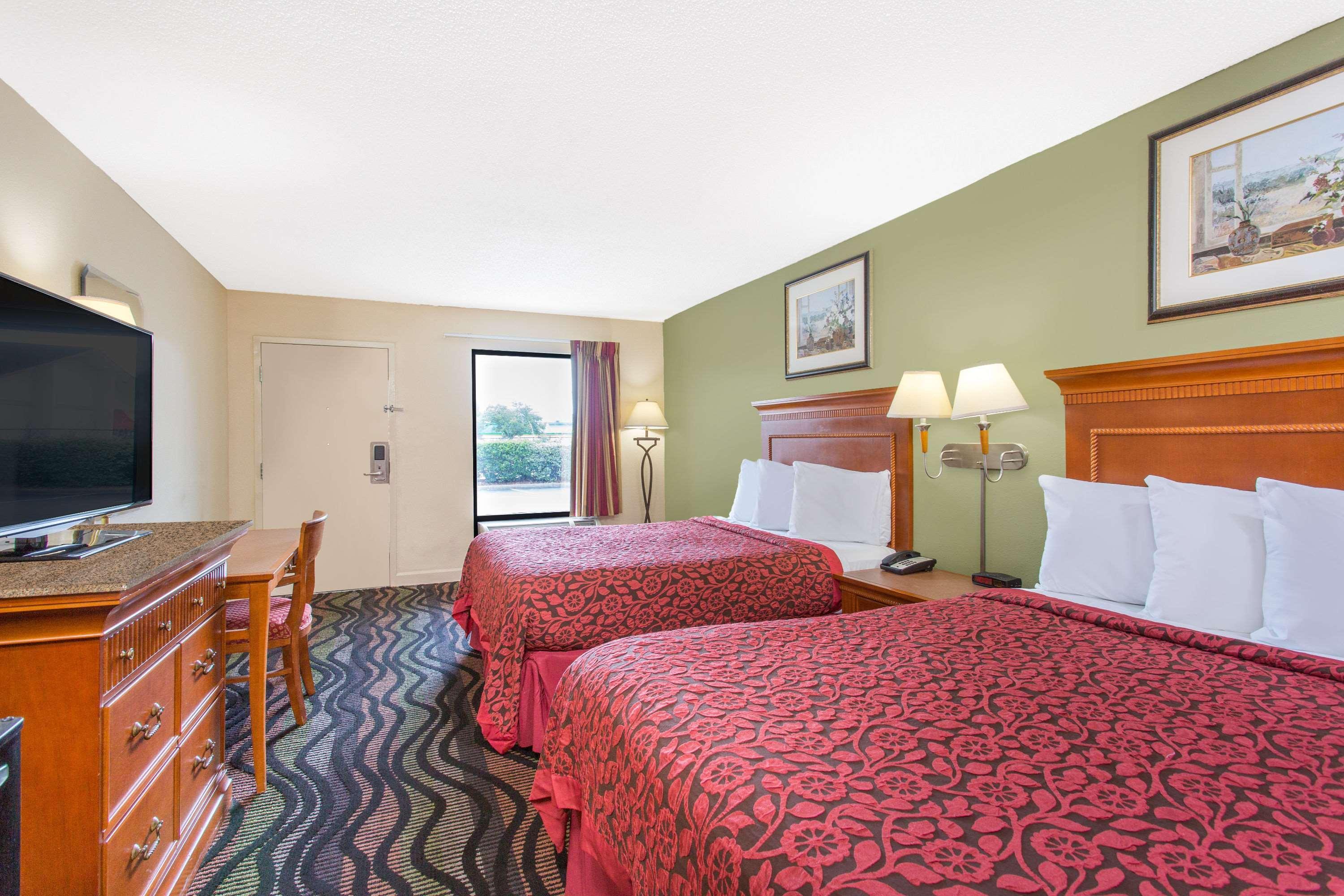 Days Inn By Wyndham Florence/I-95 North Exterior photo