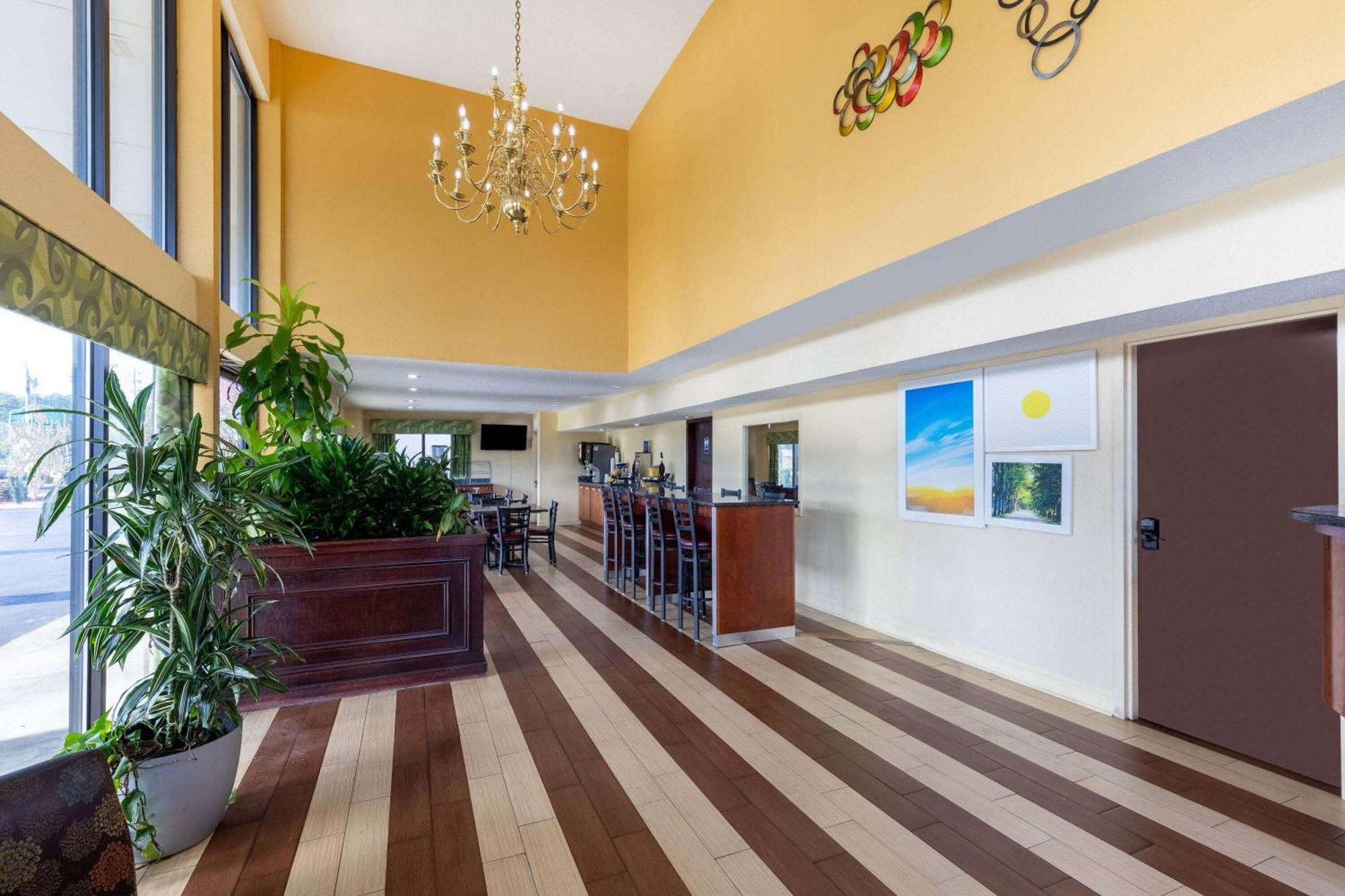 Days Inn By Wyndham Florence/I-95 North Exterior photo